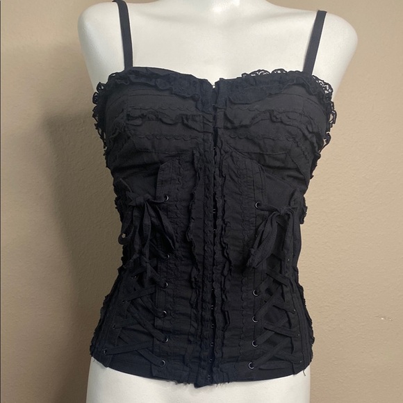 VEST WITH HOOK AND EYE FRONT CLOSURE